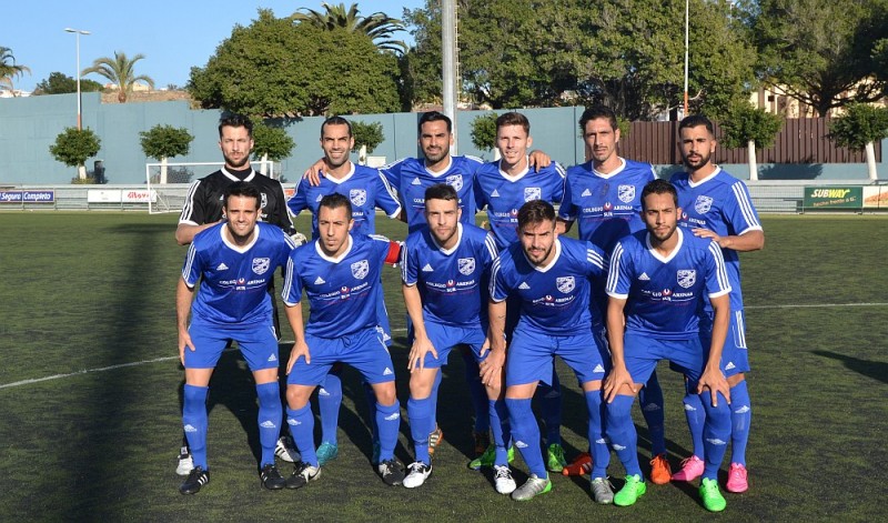 La U.D. San Fernando empata 0-0  ante el l�der