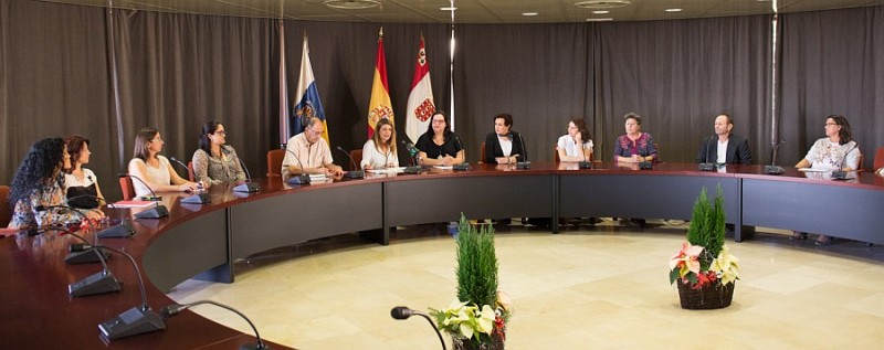 La directora de Promoci�n Tur�stica y la alcaldesa de Mog�n coordinan pol�ticas tur�sticas para el municipio