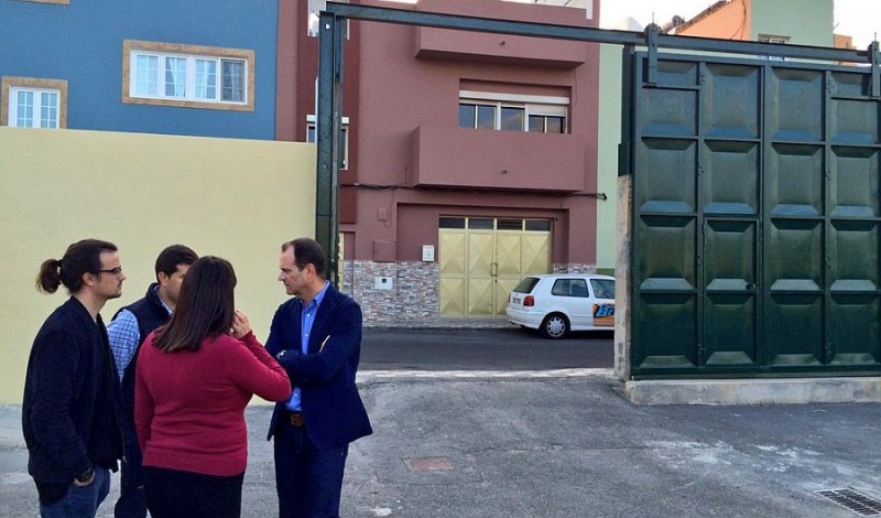 Reconstrucci�n muro campo f�tbol Arinaga