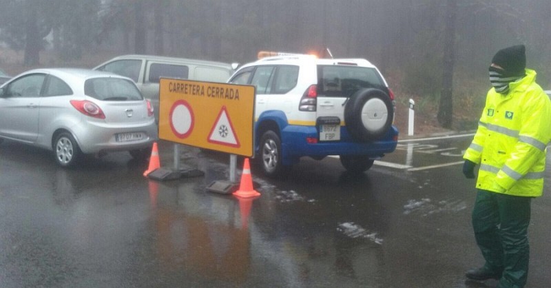 El Cabildo desaloja la cumbre y ampl�a el per�metro de cierre