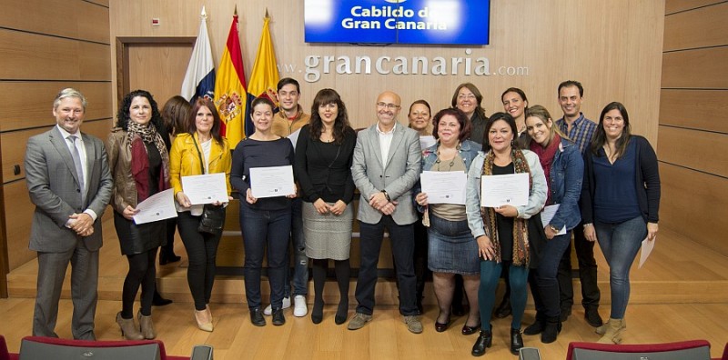 El Cabildo entrega los diplomas a 23 dinamizadores y gerentes de zonas comerciales abiertas 