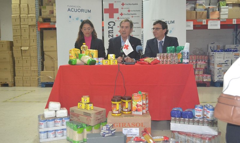 Fundaci�n Acuorum realiza una donaci�n de alimentos a Cruz Roja 