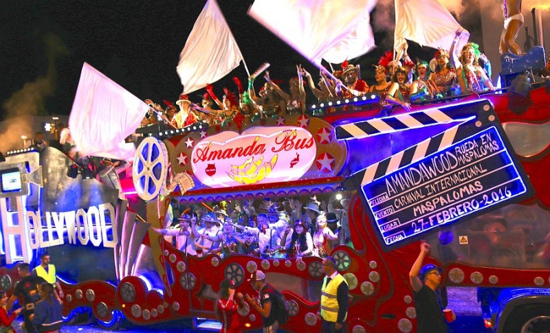 Maspalomas concentra a m�s de 300.000 carnavaleros en su cabalgata