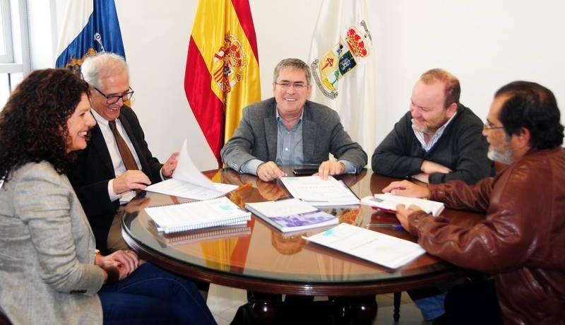 San Bartolom� firma un convenio con la Academia Canaria de Lengua