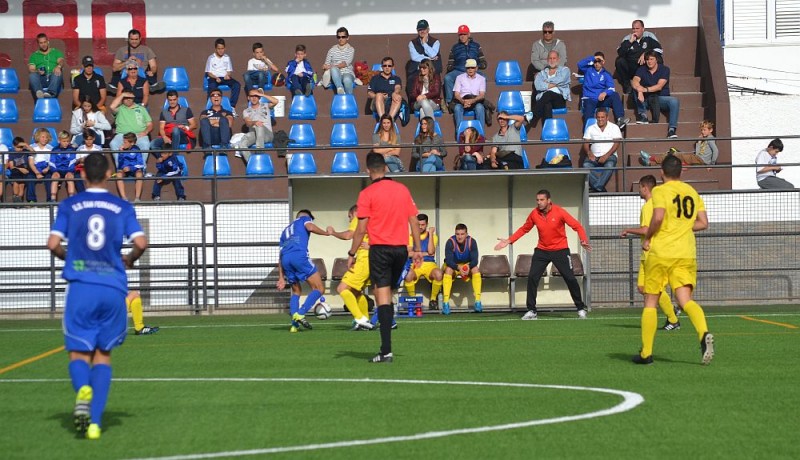 La U.D. San Fernando GANA 2 -0 al C.D. Vera 