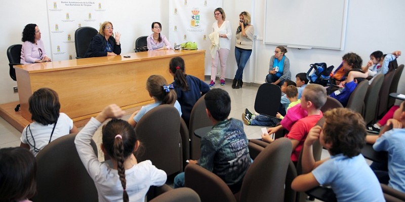 Escolares visitan las Oficinas y el Archivo municipales de Maspalomas
