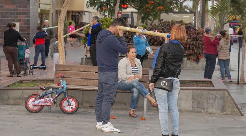 Vecindario se llena de contadores de cuentos por el D�a de la Narraci�n Oral