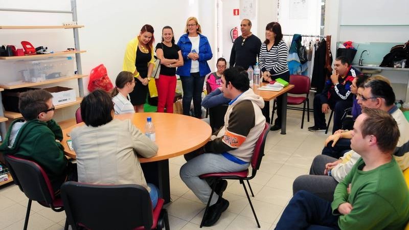 Los 31 usuarios del Centro de Discapacitados aprenden, con talleres, a ser aut�nomos