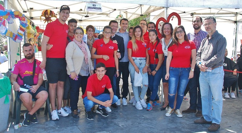 M�s de 1.200 personas acuden a la �Primera Muestra de Profesiones y Vocaciones� de Mog�n