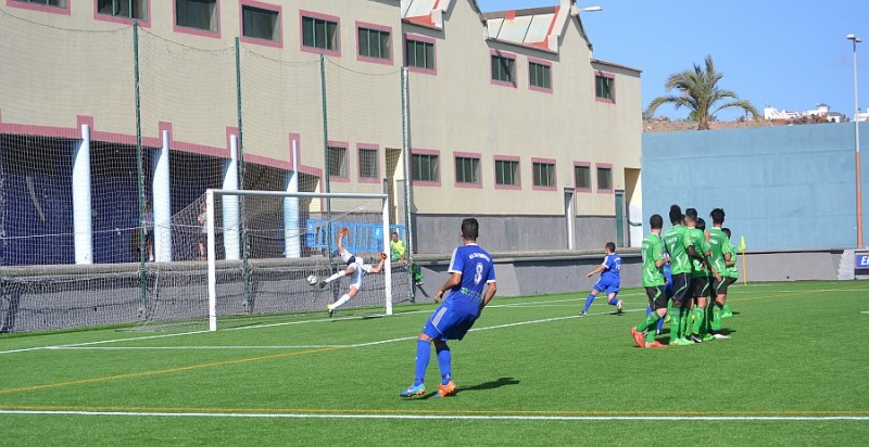 La U.D. San Fernando gana por 2-0 al   C. D. Uni�n Sur Yaiza