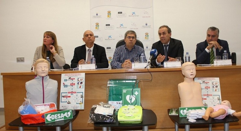 Se entregan en Maspalomas desfribriladores para 21 centros educativos de la Isla