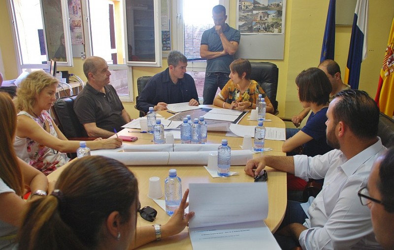 Fernando Clavijo conoce en persona las necesidades de Mog�n