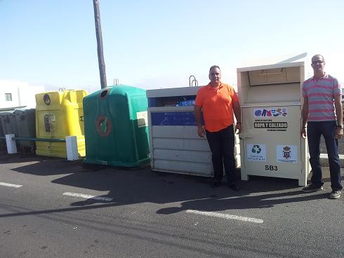 Mog�n entrega a C�ritas 170 kilos de ropa y calzado