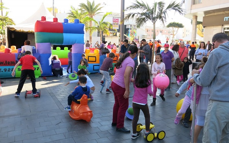 Santa Luc�a celebra el D�a del Libro con una fiesta infantil en la zona peatonal y Algodoneros  
