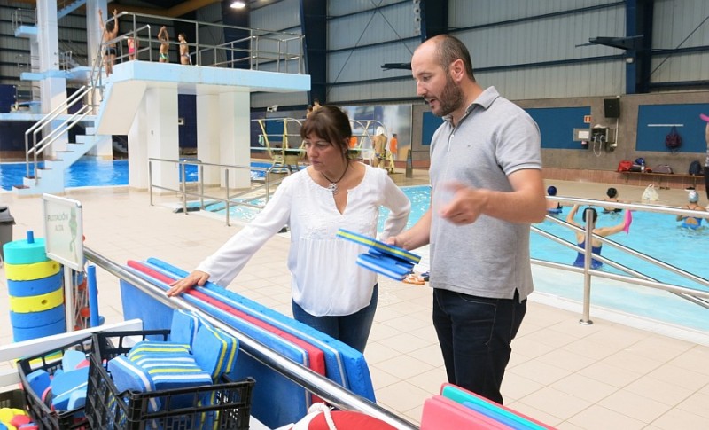 Santa Luc�a invierte 6.000 euros del rodaje de una pel�cula en material de piscina