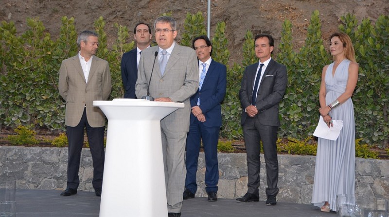 Marco Aurelio P�rez felicita la  renovaci�n del Santa M�nica