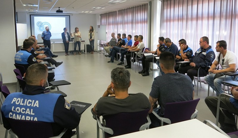 La Polic�a Local de Santa Luc�a mejora sus habilidades de comunicaci�n 