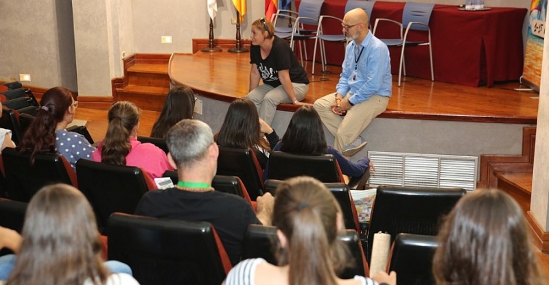 J�venes del municipio debaten sobre transfobia y homofobia