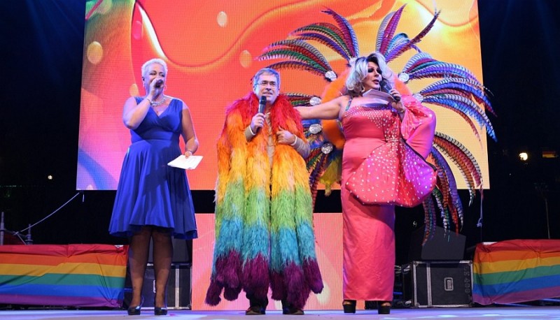 Unas 3.000 personas asisten a la gala inaugural del Maspalomas GayPride 2016