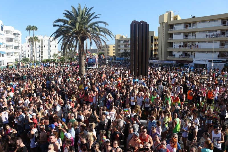 La cabalgata del Maspalomas GayPride 2016 bate records de asistencia