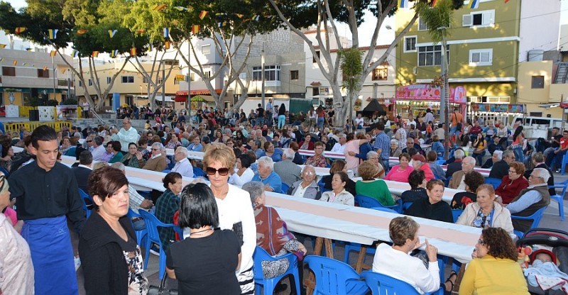 400 mayores disfrutan de una gala-espect�culo al aire libre
