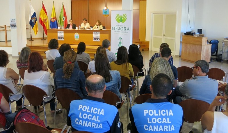 Santa Luc�a recoge El Plan Participativo para la Mejora del �xito Educativo en un libro