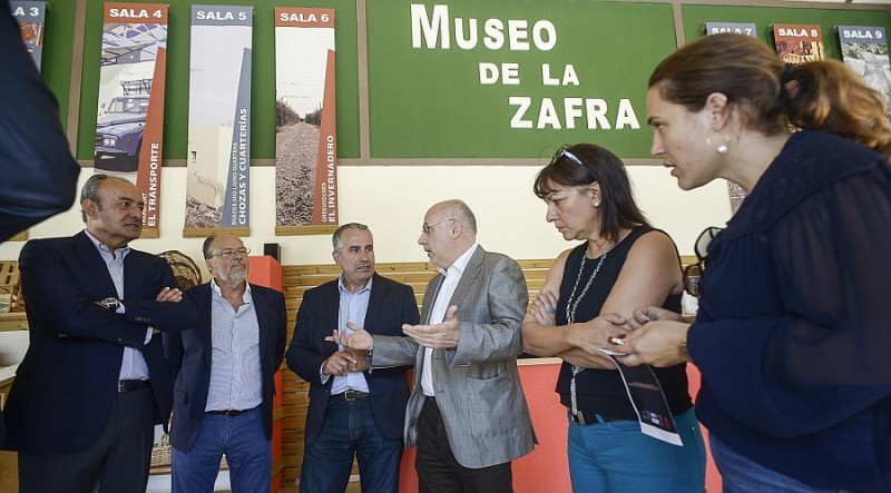 Morales alerta de las consecuencias de los monocultivos en el 130 Aniversario del Tomate