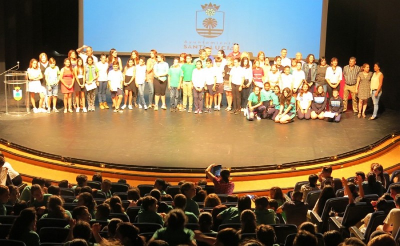 Santa Luc�a premia a 36 alumnos de 6� de Primaria por su trayectoria acad�mica 