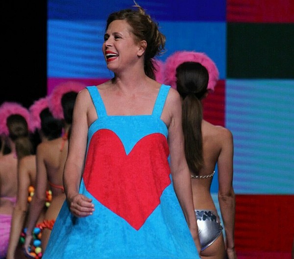 Feminidad y sofisticaci�n en la Semana de Ba�o de Moda C�lida