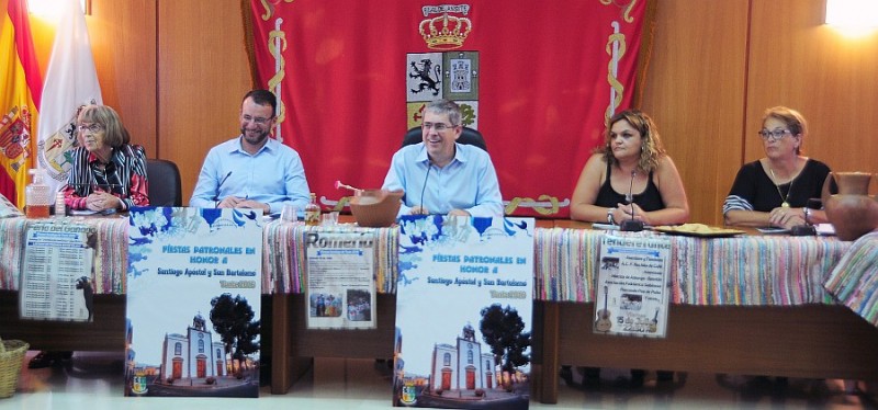 �Vivir y compartir unas fiestas �nicas�, lema para los actos de Santiago de Tunte   