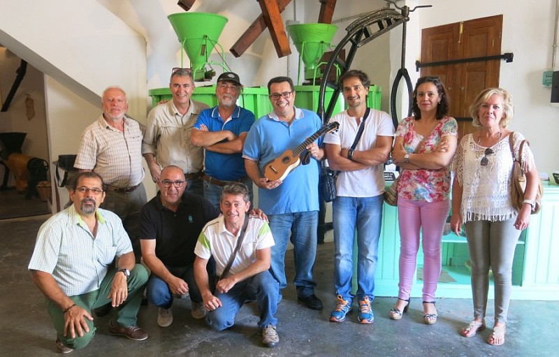 Santa Luc�a colabora con la Asociaci�n del Timple Canario para sus proyectos