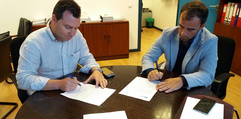 Puertos Canarios instala desfibriladores en sus puertos