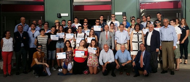 J�venes de 14 pa�ses participan en CAMP sobre la Paz   