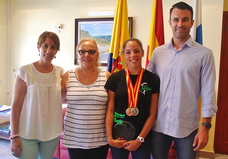 Mog�n reconoce el m�rito deportivo de la gimnasta Natividad Hidalgo
