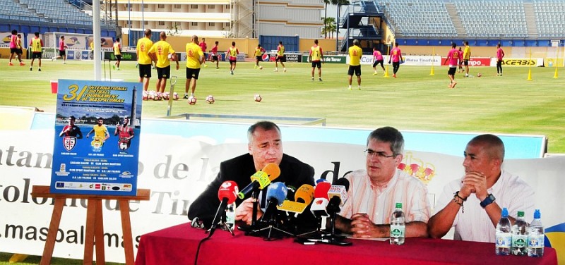 Maspalomas presenta el 31� Torneo Internacional de F�tbol en un triangular isle�o