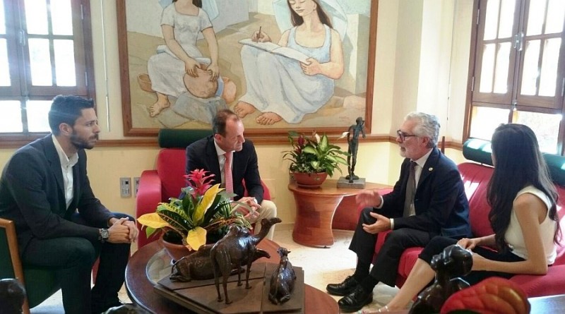 Ag�imes firma un convenio con la Universidad de Las Palmas