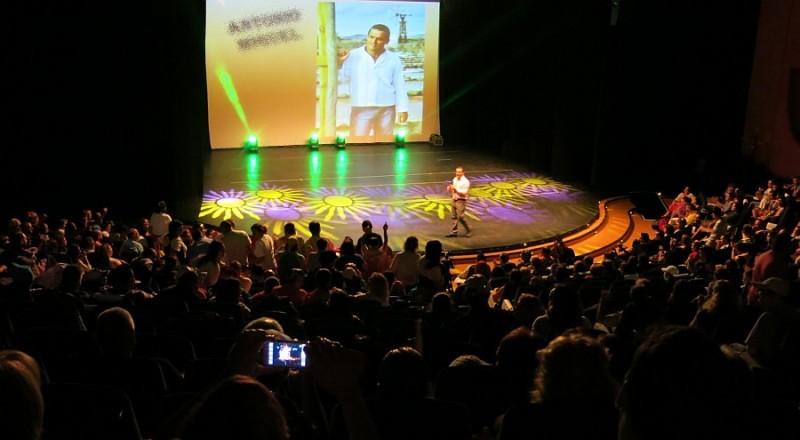 Usuarios de Centros de Atenci�n a Personas con Discapacidad act�an en Vecindario