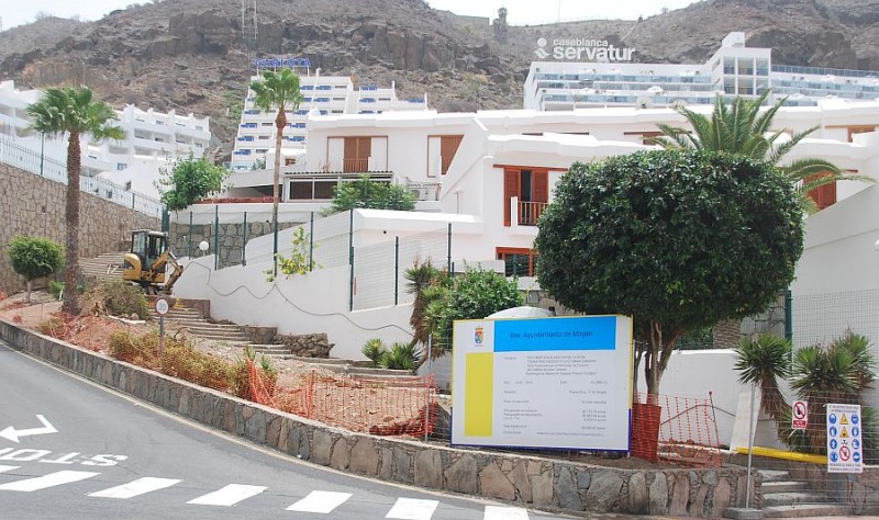 Mog�n impulsa la reforma de una escalera en Puerto Rico