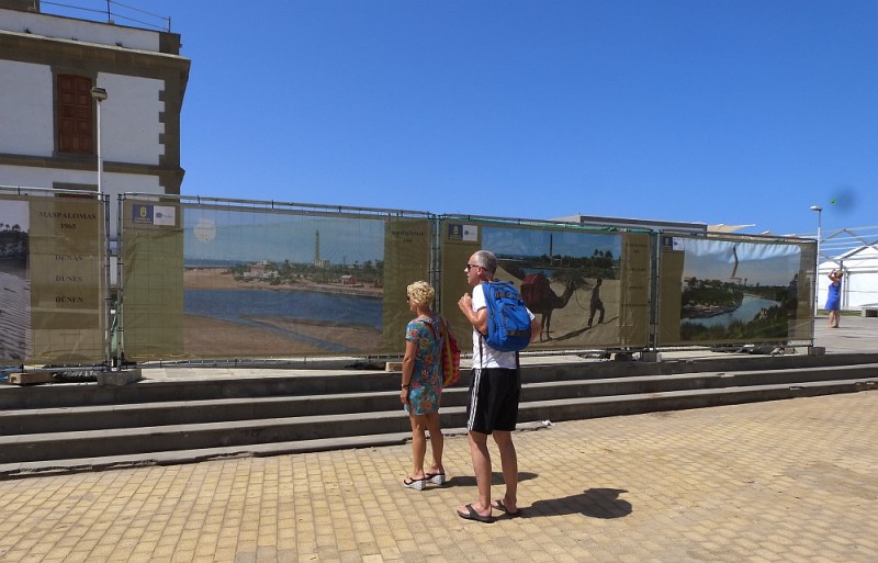 El vallado del Faro se convierte en una exposici�n de 40 im�genes antiguas 