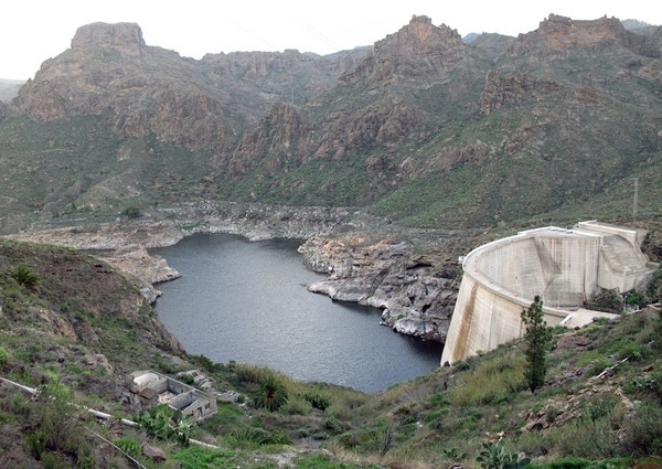 Onalia Bueno propone aprovechar la central Chira-Soria para abastecer de agua a las median�as