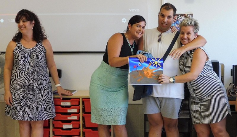 El CAE del Salobre cierra el curso con diplomas y una fiesta de la espuma  