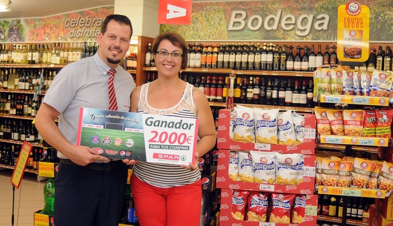 SPAR Gran Canaria entrega dos cheques valorados en 2.000 euros