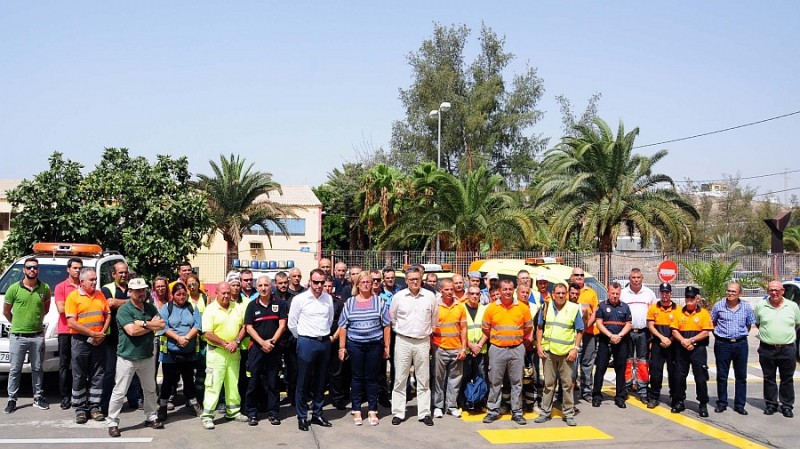 Maspalomas guarda un minuto de silencio por el agente forestal fallecido en el incendio de La Palma