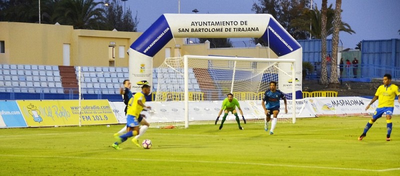 La UD Las Palmas se impone 2 � 1 ante el Club Sport Mar�timo de Funchal 