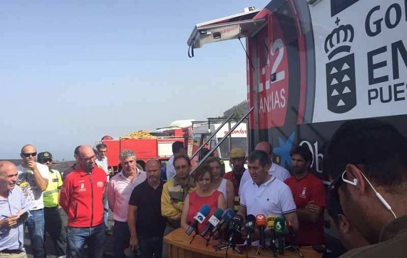 Perimetrado el frente de El Paso, mientras que Fuencaliente se encuentra en labores de perimetraje