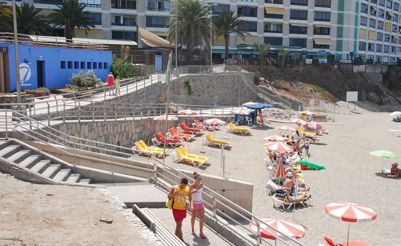 Finalizan las obras de reforma y rehabilitaci�n del muro-mirador de la playa de Patalavaca 