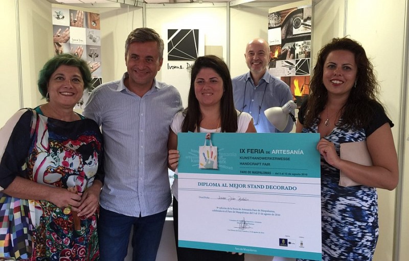 La Feria de Artesan�a Faro de Maspalomas premia a Ivonne D�az Bola�os, como mejor expositor 