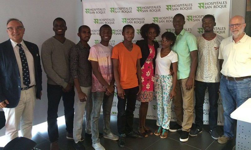 Estudiantes mozambique�os de Medicina visitan Hospitales San Roque