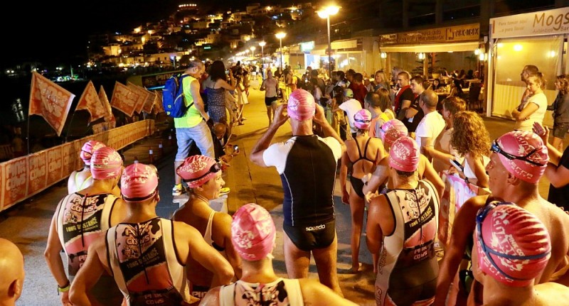 Abi�n Reino y Alejandro Martel conquistan el acuatl�n nocturno Acuarun XXX en Playa de Mog�n