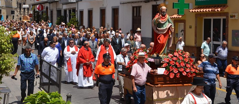 San Bartolom� recibe honores  del �ltimo sacerdote de Tunte